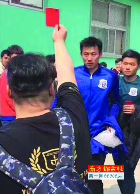 意甲- 罗马2-0九人那不勒斯升第6 佩7破门波利塔诺奥斯梅恩染红北京时间12月24日凌晨3时45分，意甲第17轮，罗马主场迎战那不勒斯。